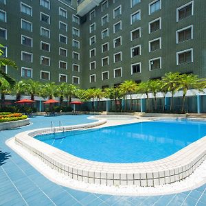 Pool Side Room